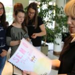 Spotkanie autorskie gimnazjalistów z Moniką Sawicką (24)